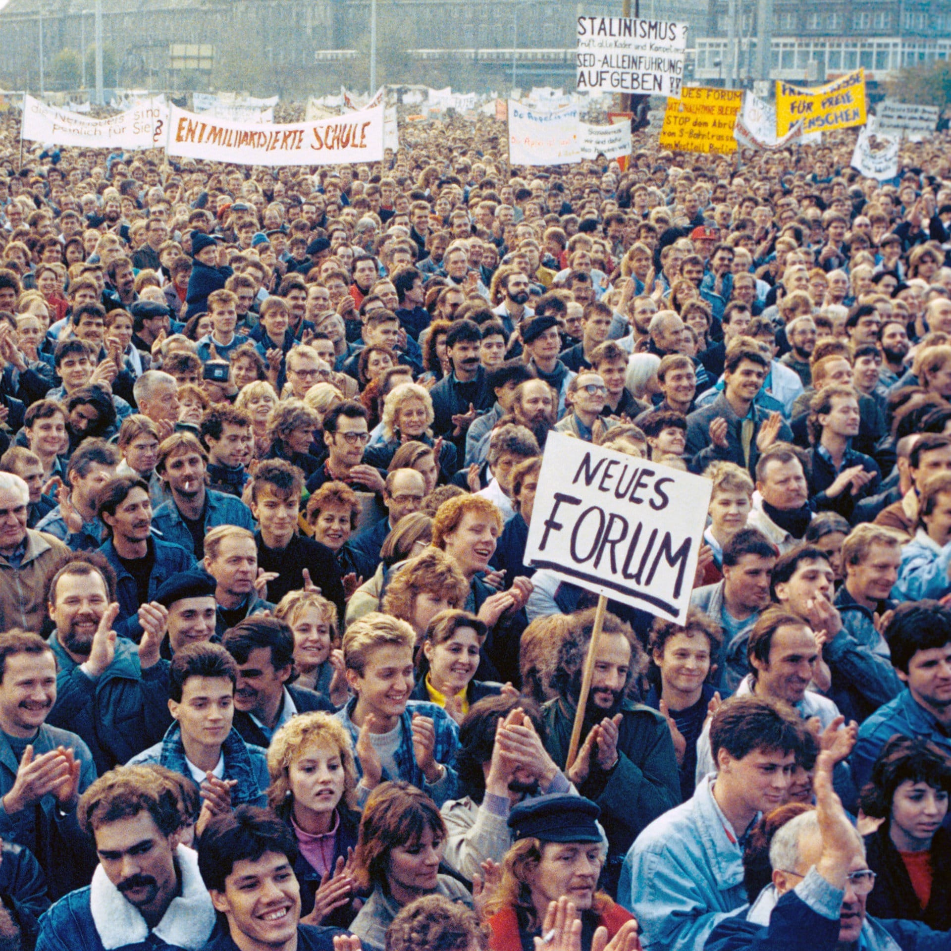Die Macht lag auf der Straße – Die DDR-Bürgerrechtsbewegung und ihr Blick auf die Wiedervereinigung