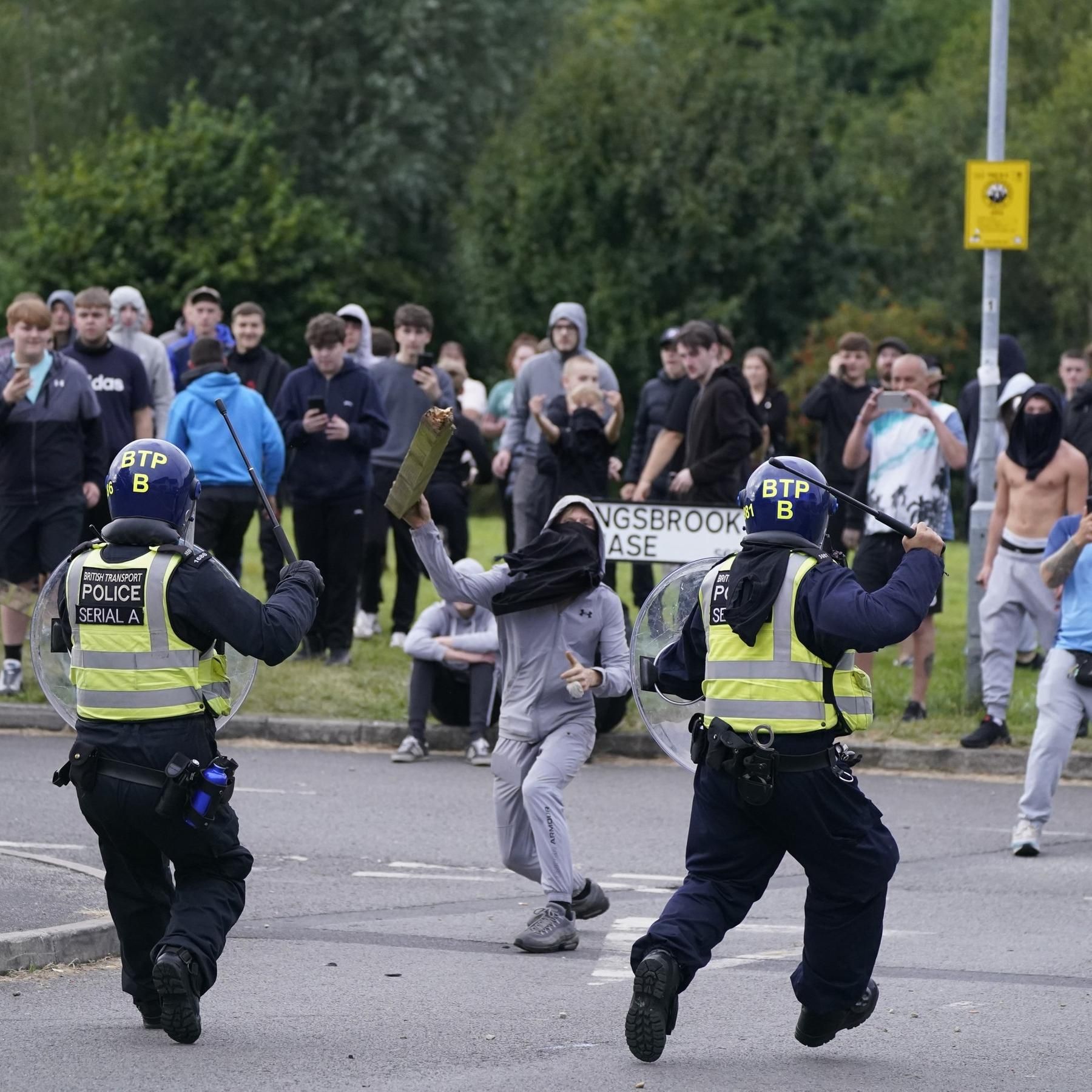 Weitere Ausschreitungen in britischen Städten