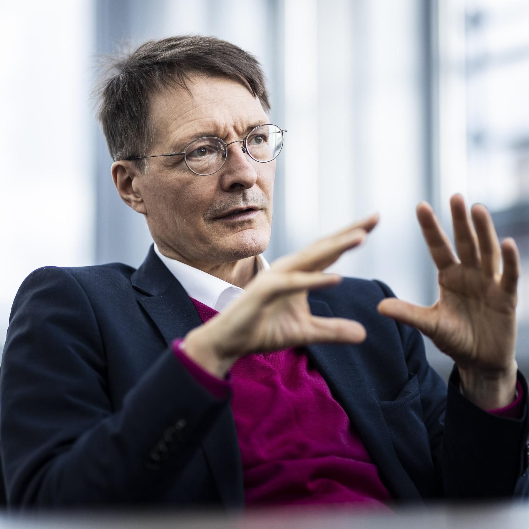 Gesundheitsminister Lauterbach (SPD) rechnet mit Corona-Welle im Winter