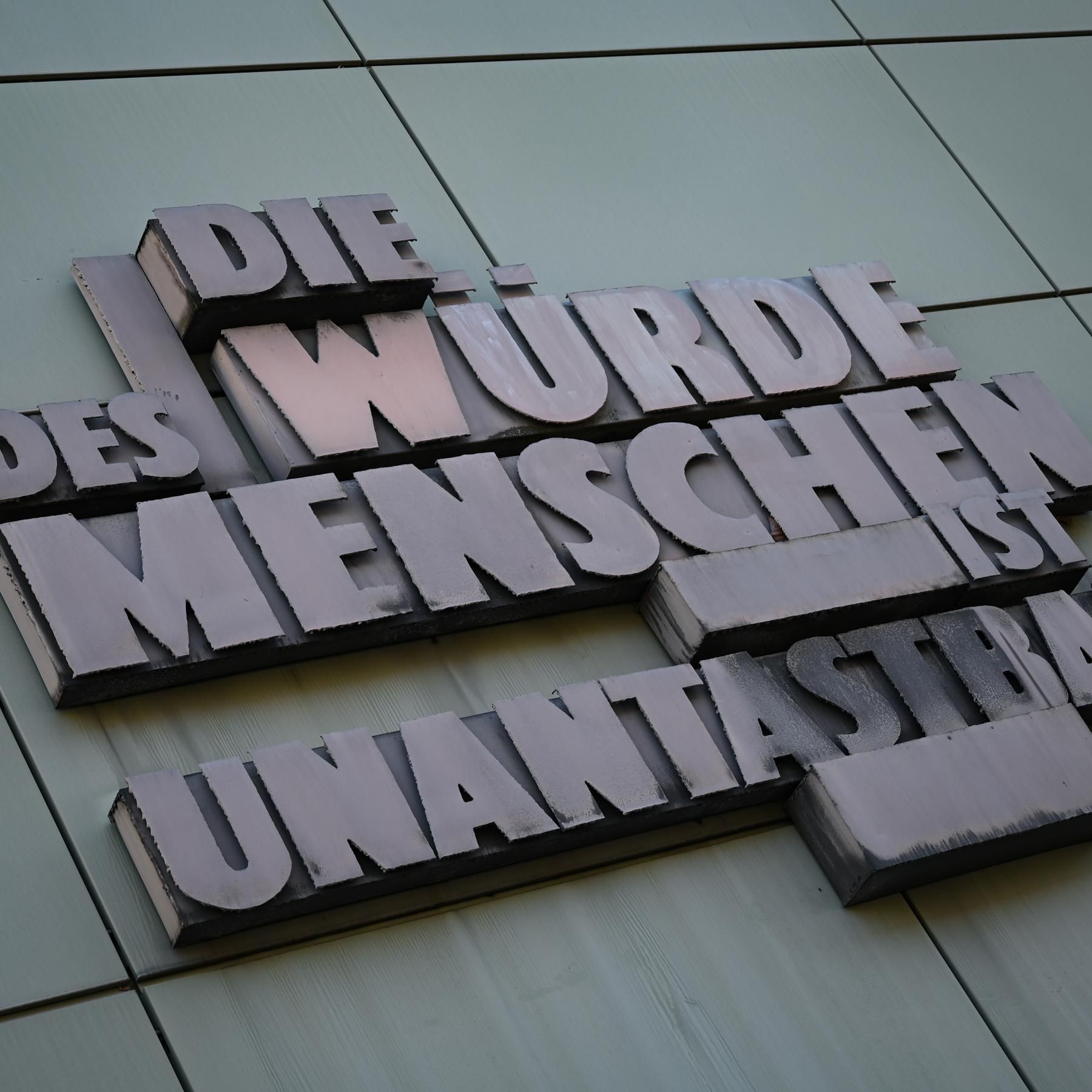 Die Geschichte der Menschenwürde - Niemand ist weniger wert als andere