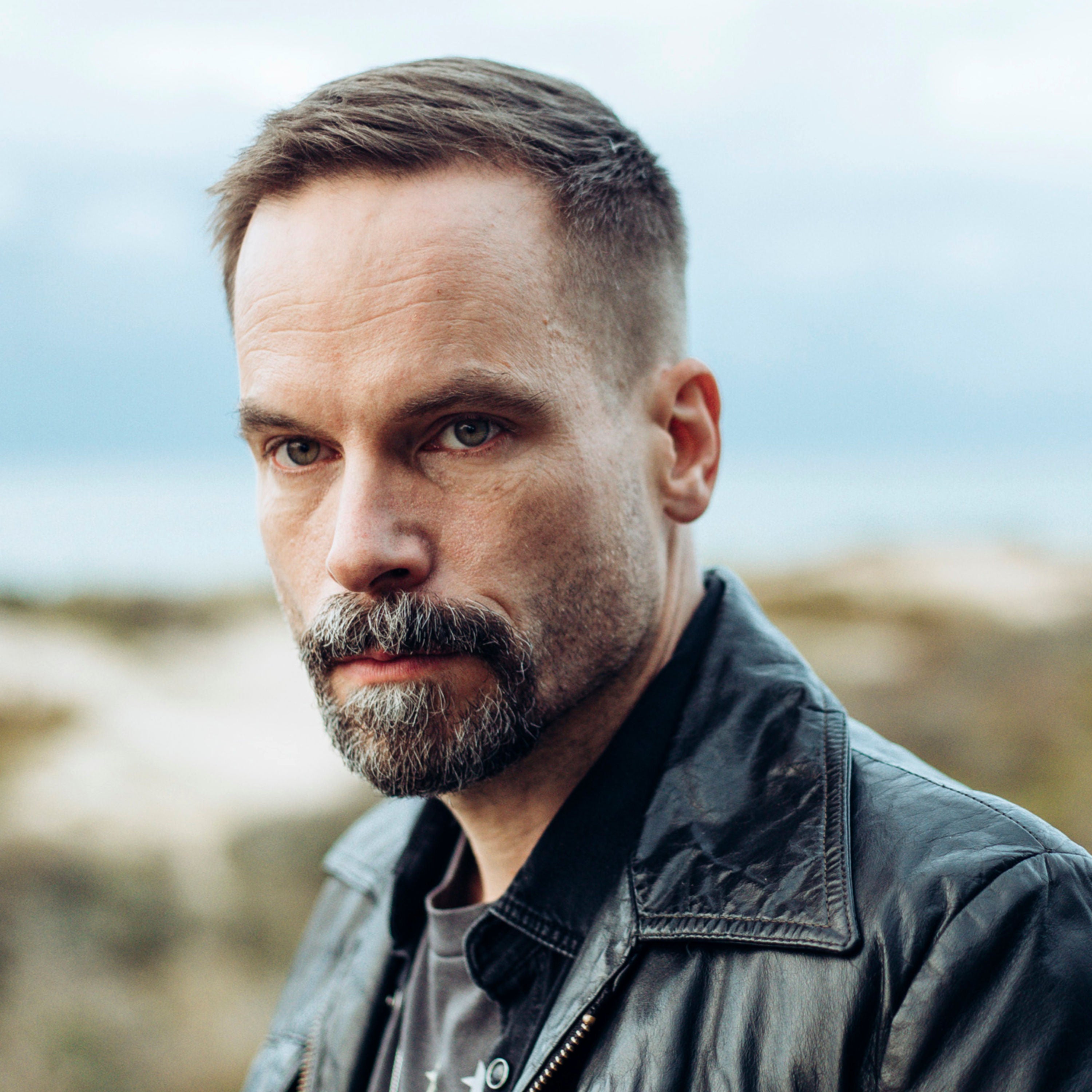 Wanja Mues in der neuen Thriller-Serie "Sophie Cross"