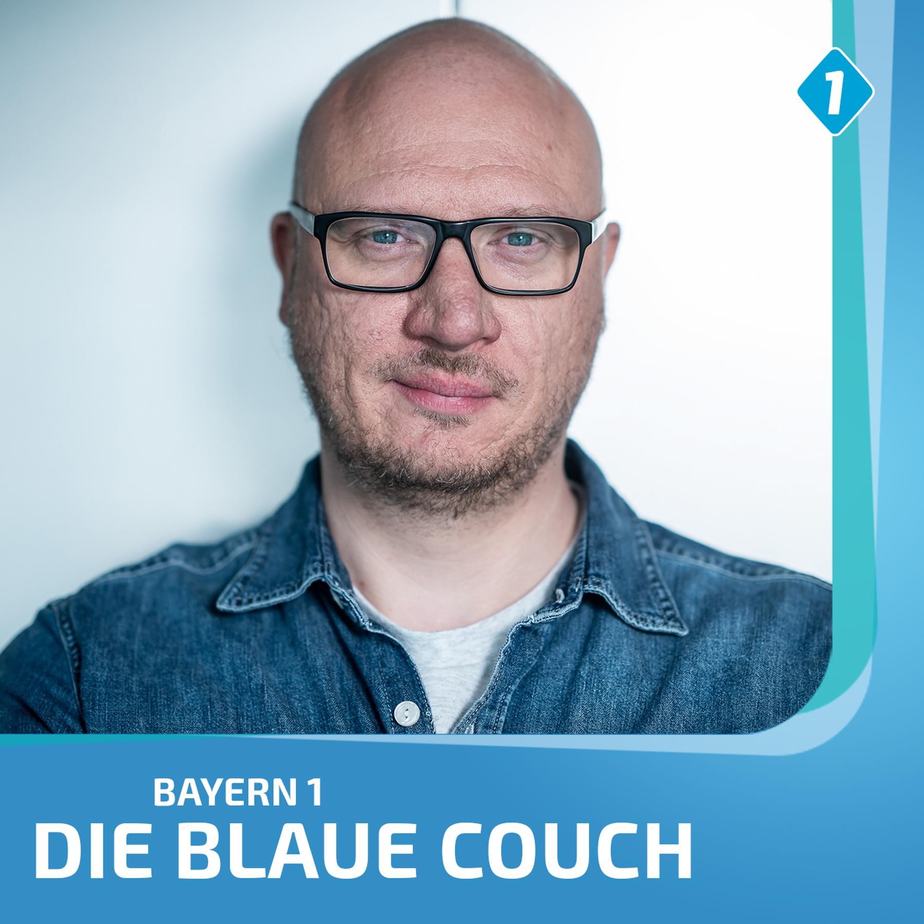 Blaue Couch mit Andre Voigt