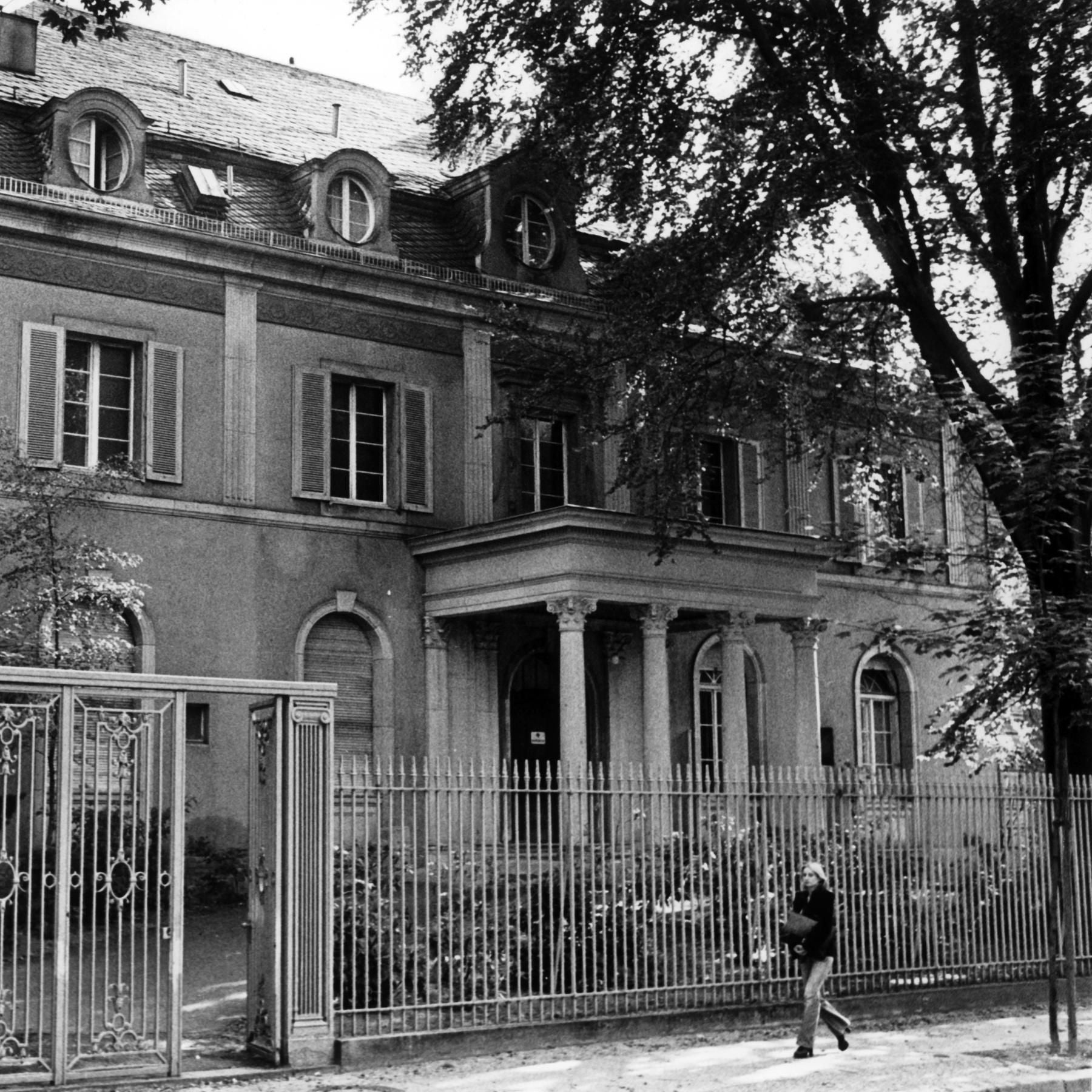 DAS FRAUENHAUS - Geschichte eines Schutzraumes
