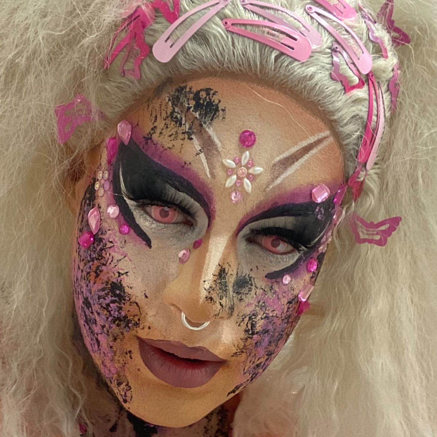Drag Queen Macy M. Meyers: „Mir hat es immer aufgestoßen, leicht verträglich für jemanden zu sein“
