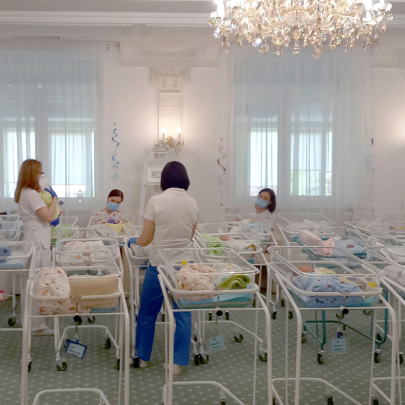 Babys für die Welt - Das Geschäft mit ukrainischen Leihmüttern