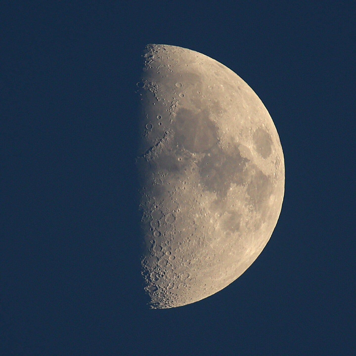Houston, der Mond ist viel älter als gedacht