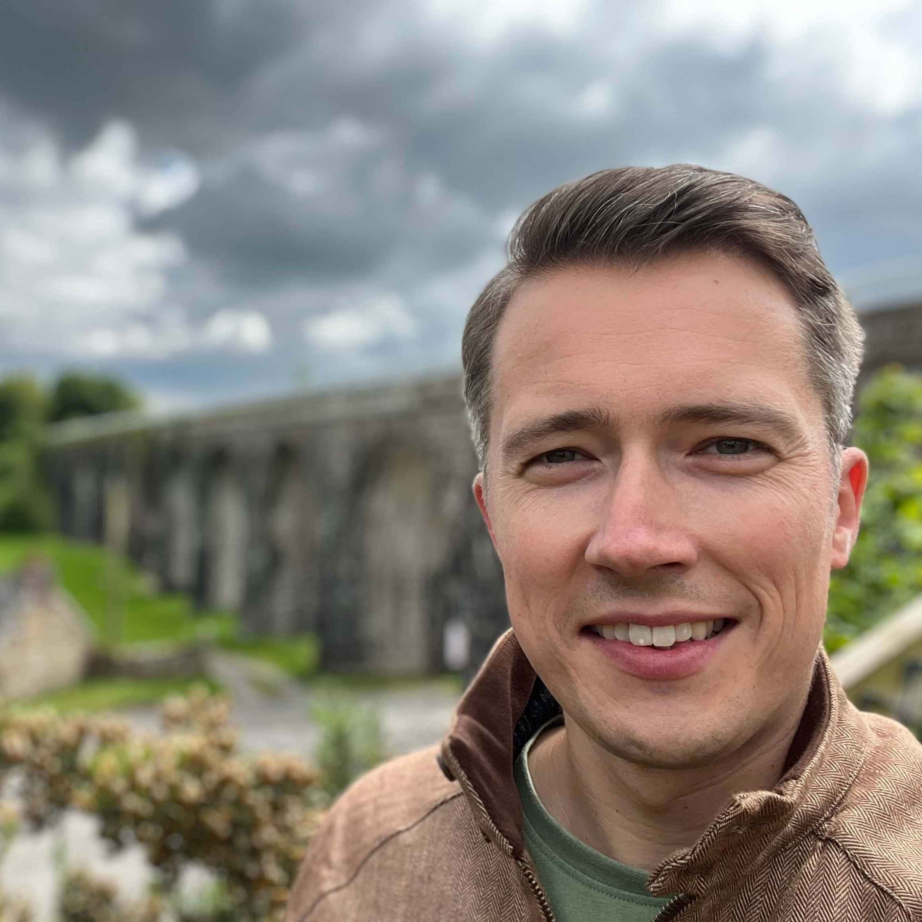 WW365: Zwischen grünen Wiesen und schwarzem Humor – eine Reise in Irlands Kultur und Geschichte mit Erik Lorenz (1/2)