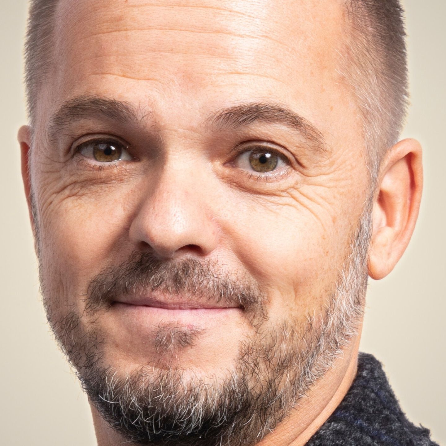 Stefan Verra: „Das erste Mal in der Menschheitsgeschichte haben wir die Möglichkeit, uns nach außen hin so zu geben, wie wir es wollen.“