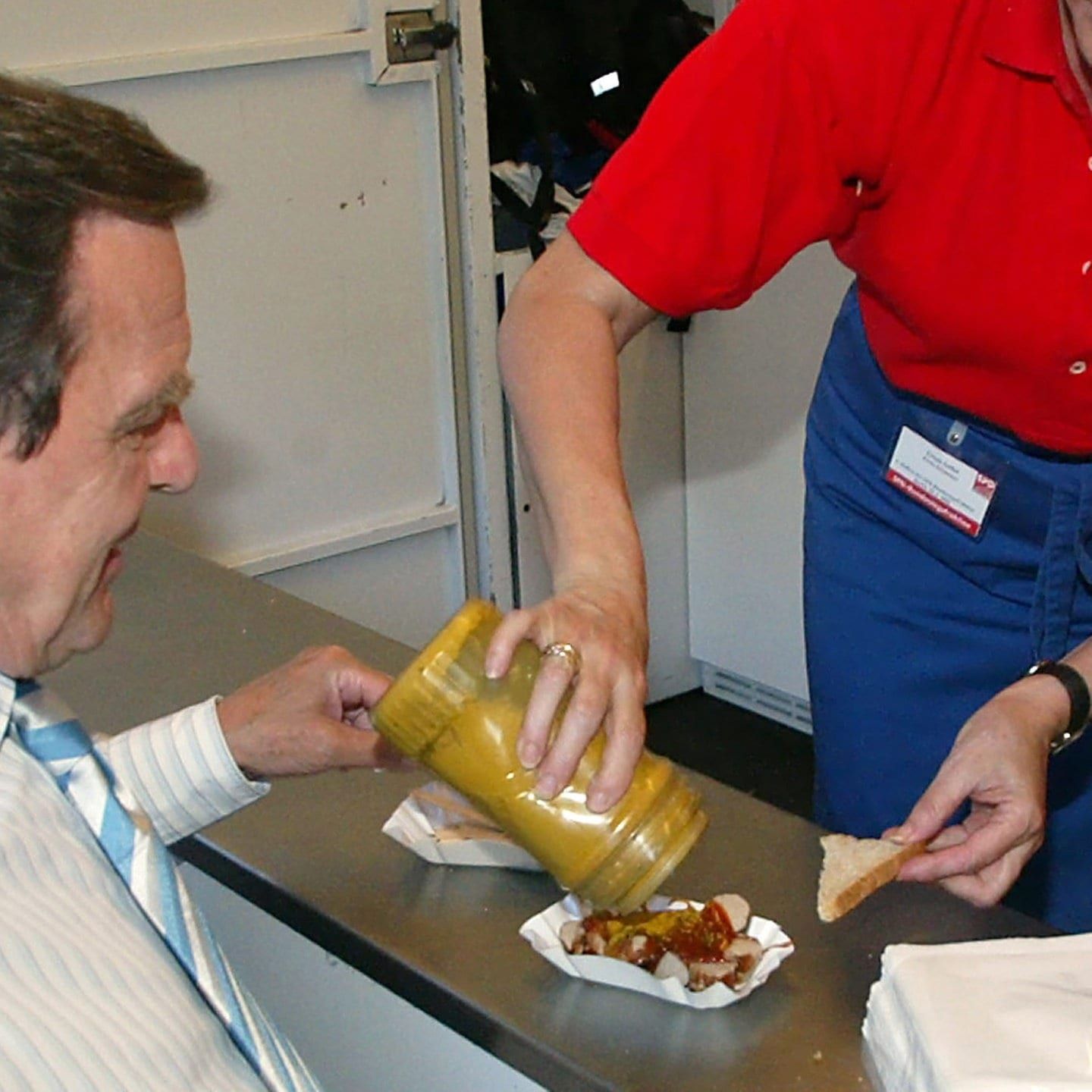 Schröder rettet die Currywurst