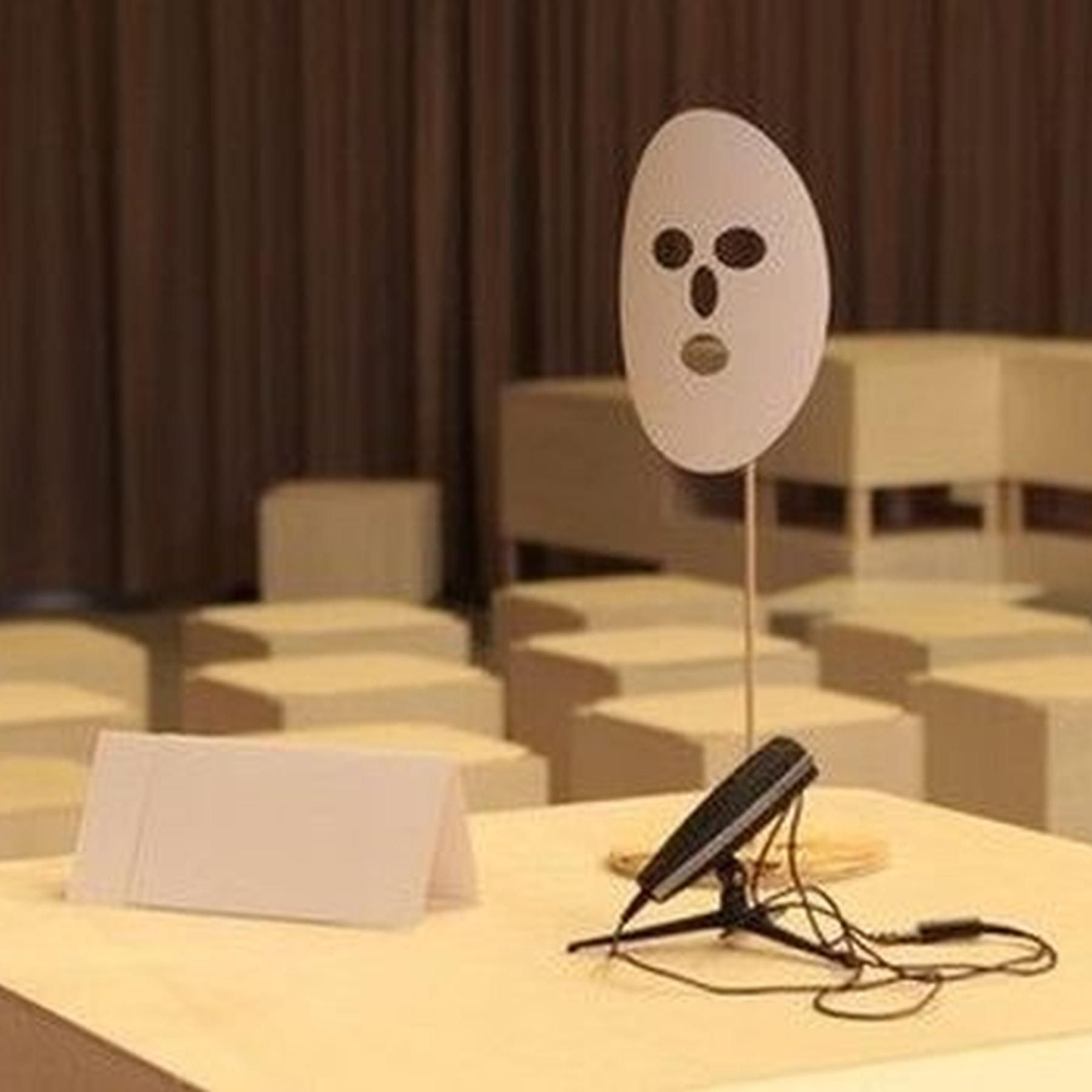 "Unmöglichkeiten neu gemischt" - Fiktive Radiogespräche über Terrorismus, Mode und den Messias von Eva Meyer und Eran Schaerf
