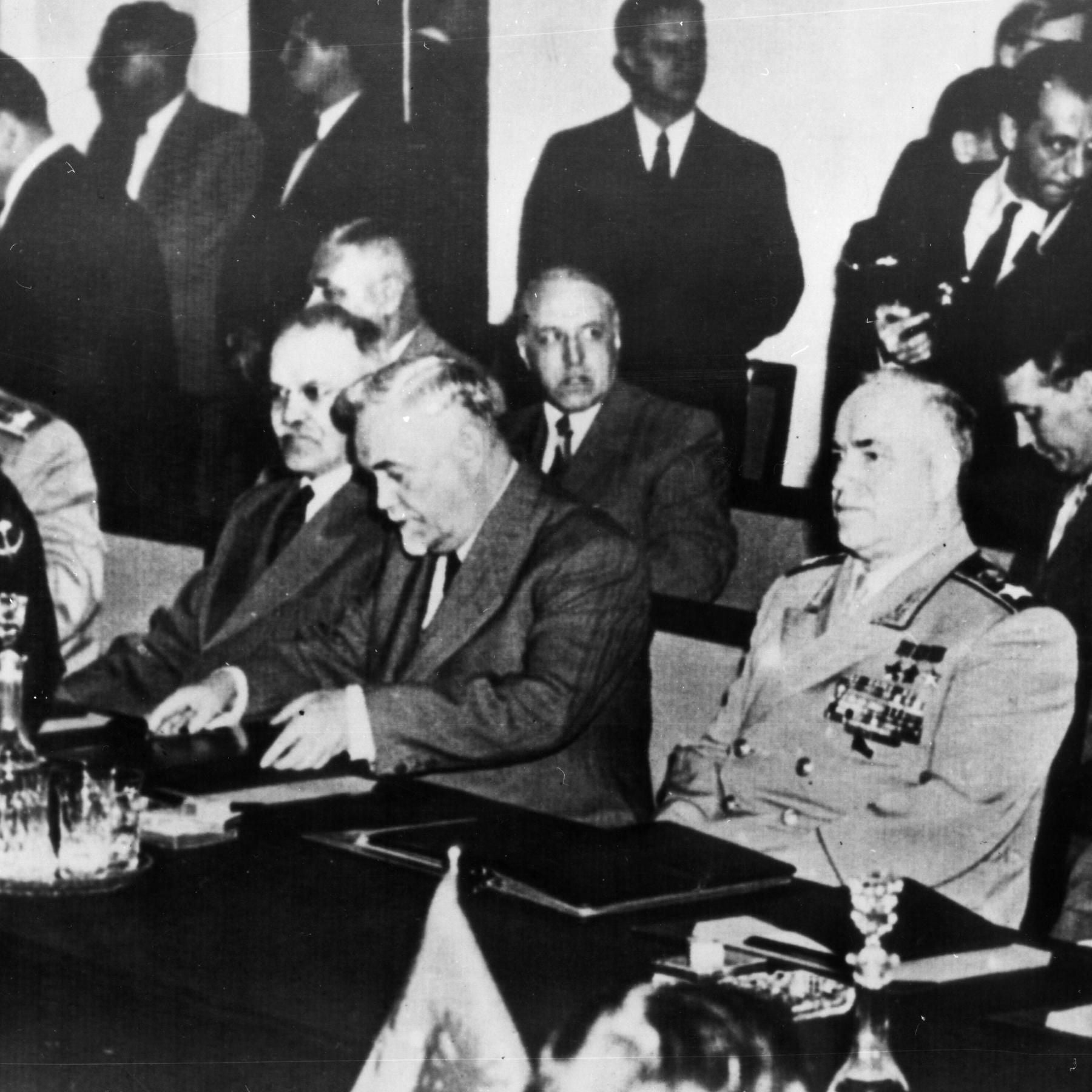 UDSSR UND DER WESTEN - Der Warschauer Pakt