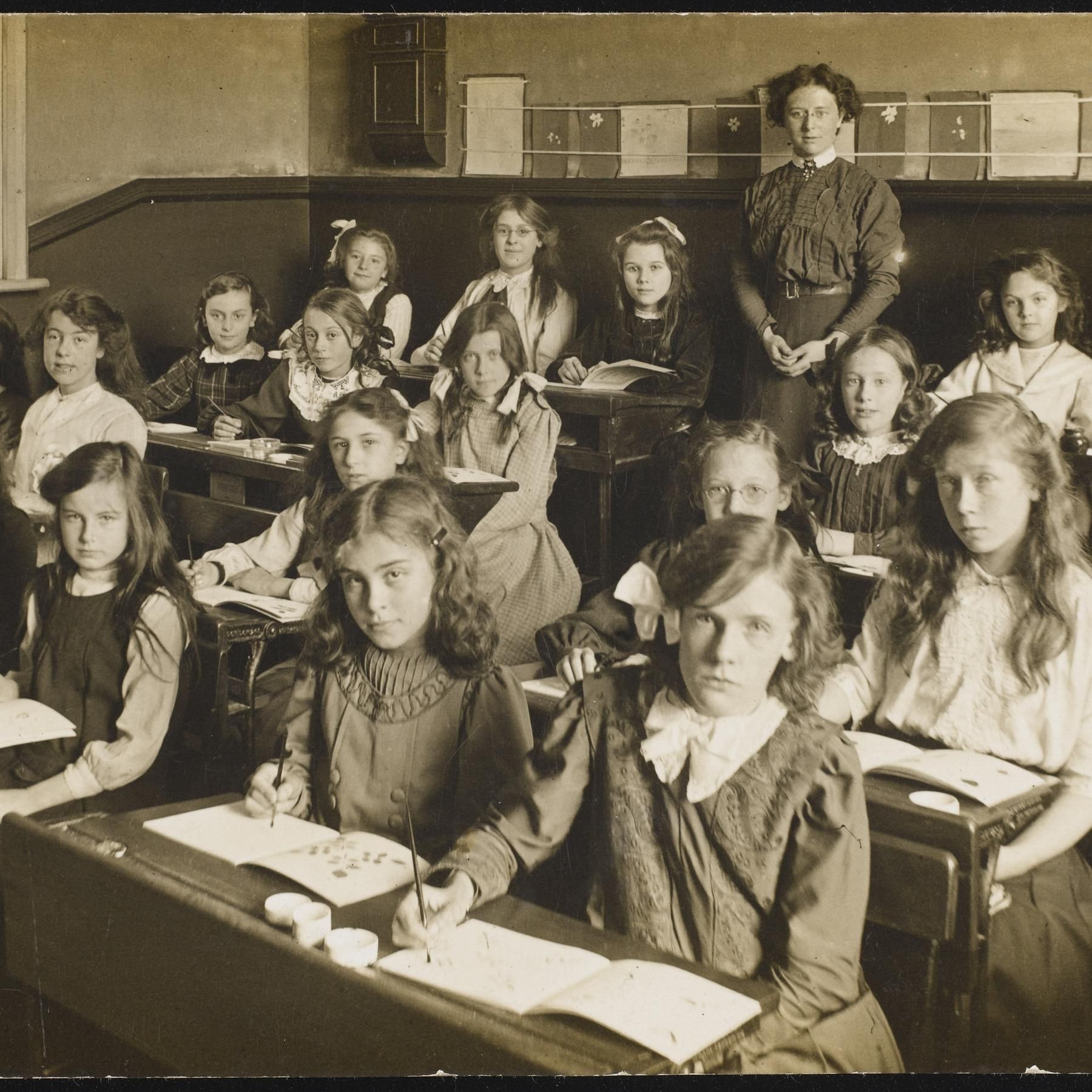 Geschichte der Schule - Elitenbildung - Volksbildung
