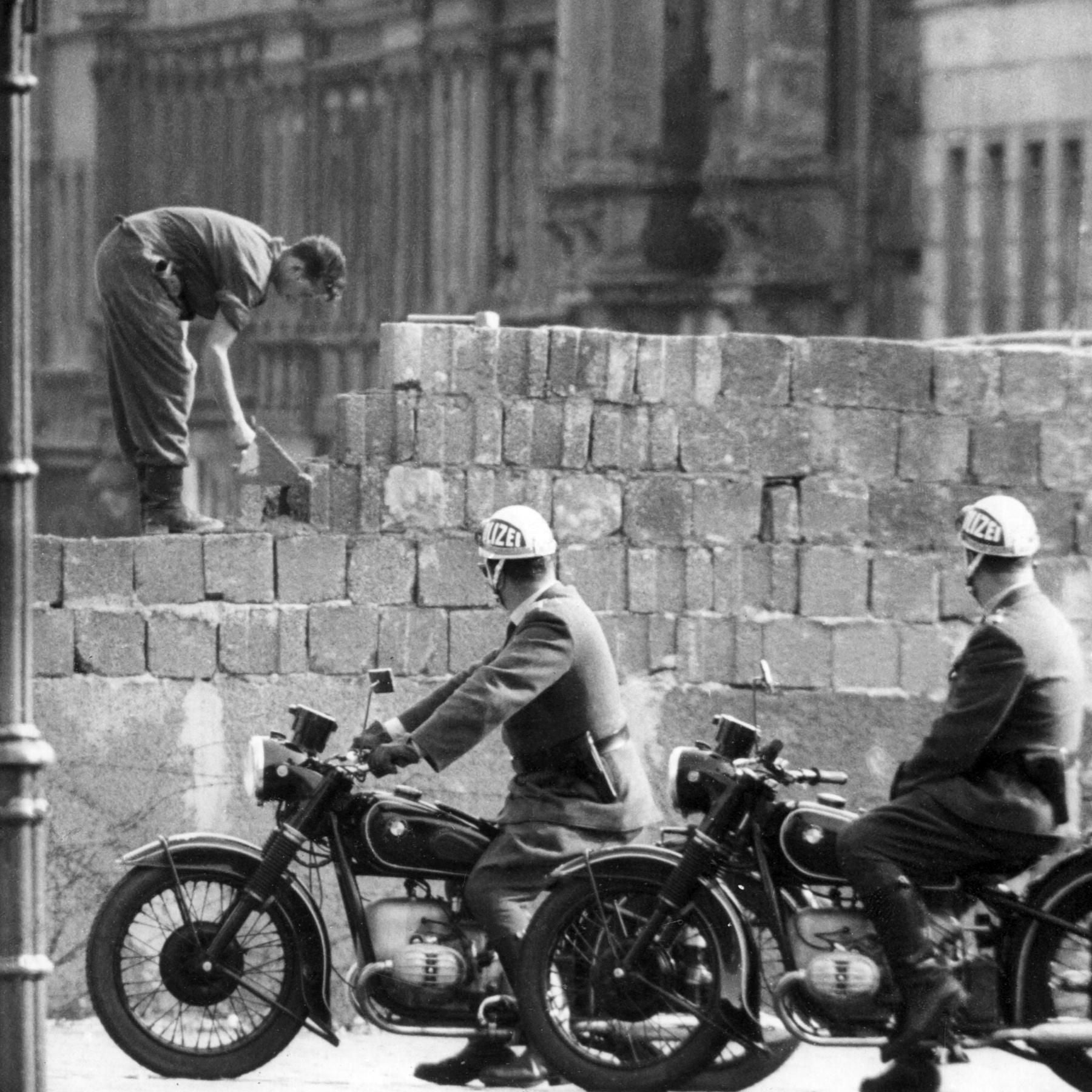 DIE BERLINER MAUER – „Schutzwall“ und „Gefängnis“