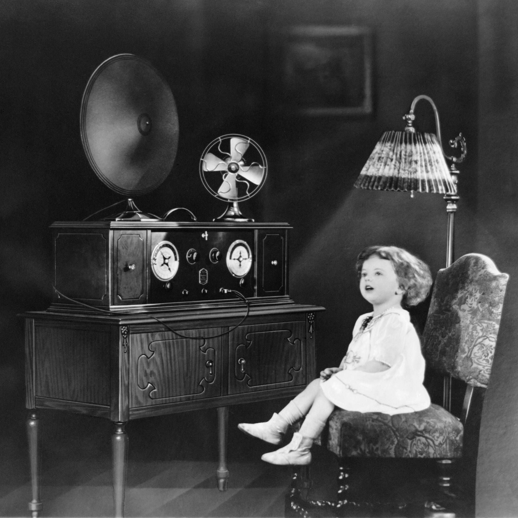 WIE WAR DAS DAMALS...? Als das Radio in die Welt kam?