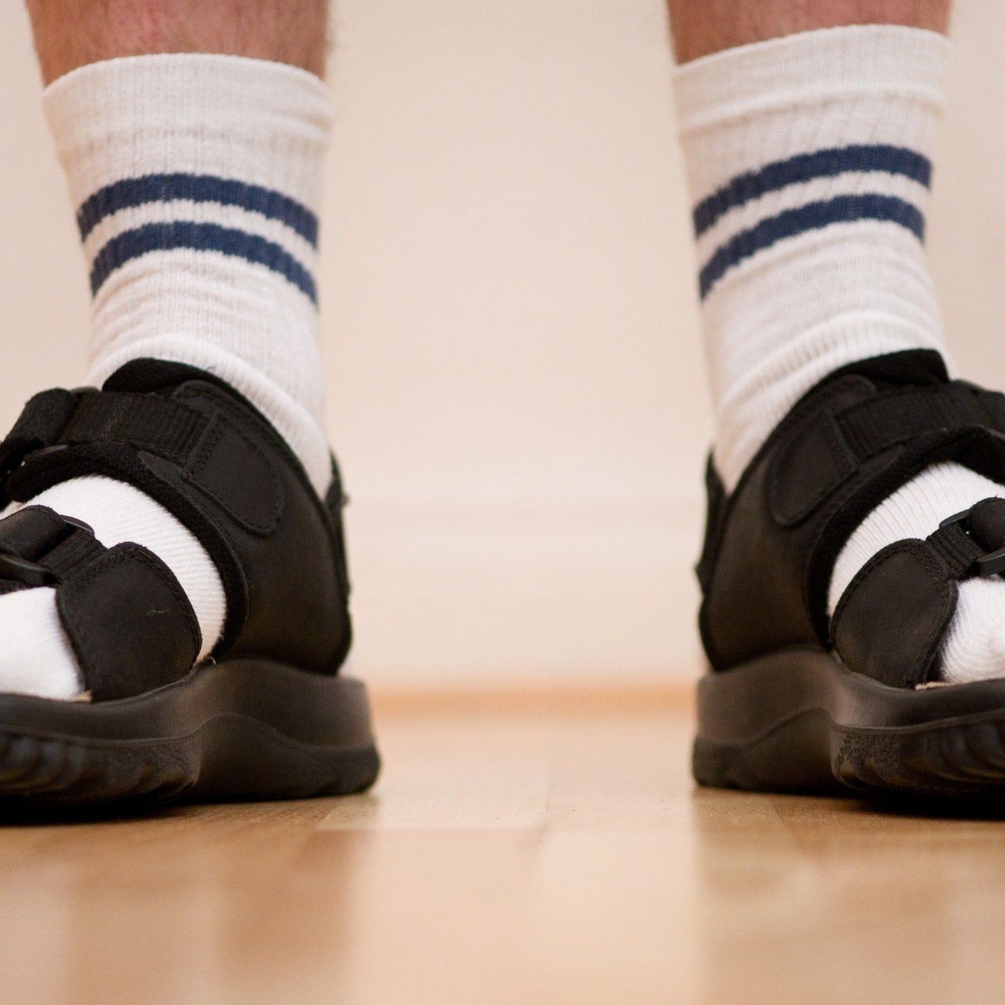 Bares für Hohles: Socken mit Sandalen