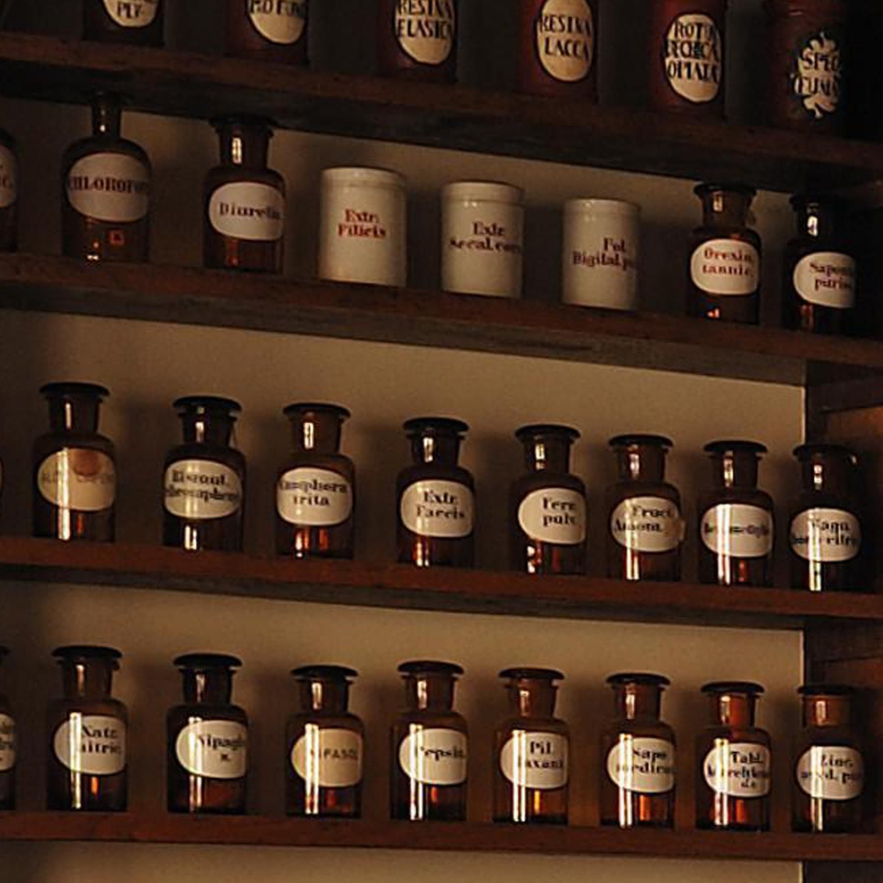 Die Geschichte der Apotheke - Von Mäusezahn bis Aspirin