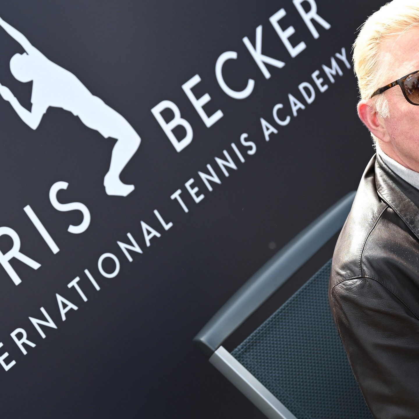 Boris und die Einweihung der Tennishalle