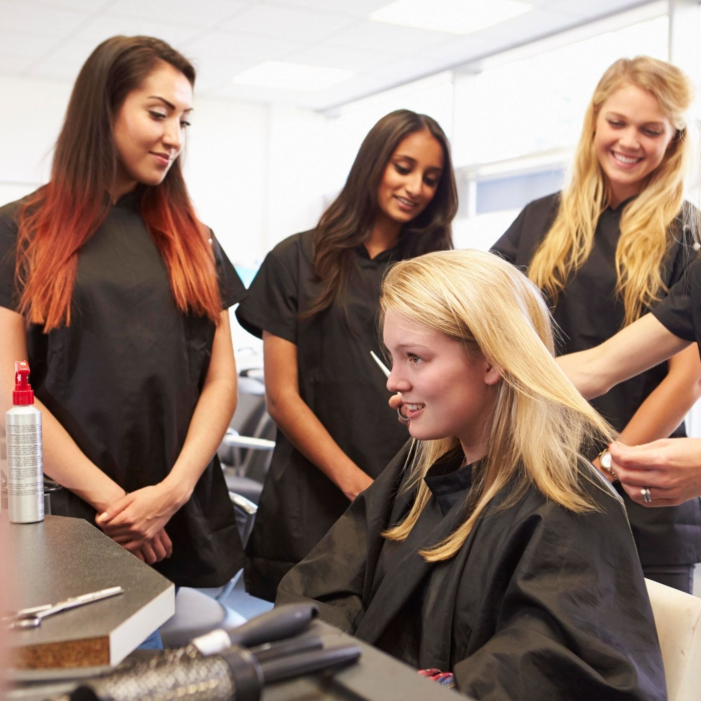 Zehn nackte Friseusen reloaded