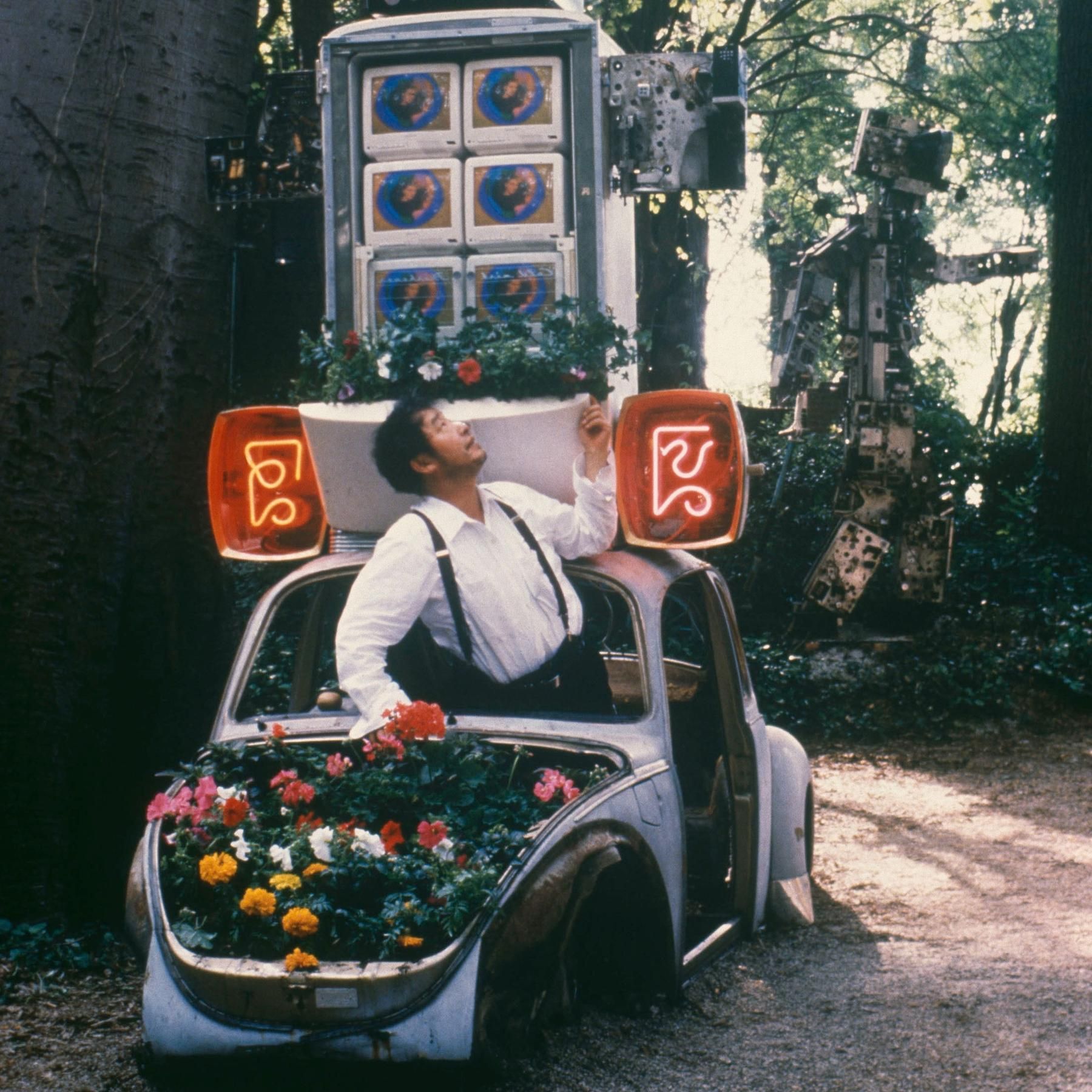 shashlyk for paik - Hommage an den Medienkünstler Nam June Paik von Ulrich Bassenge