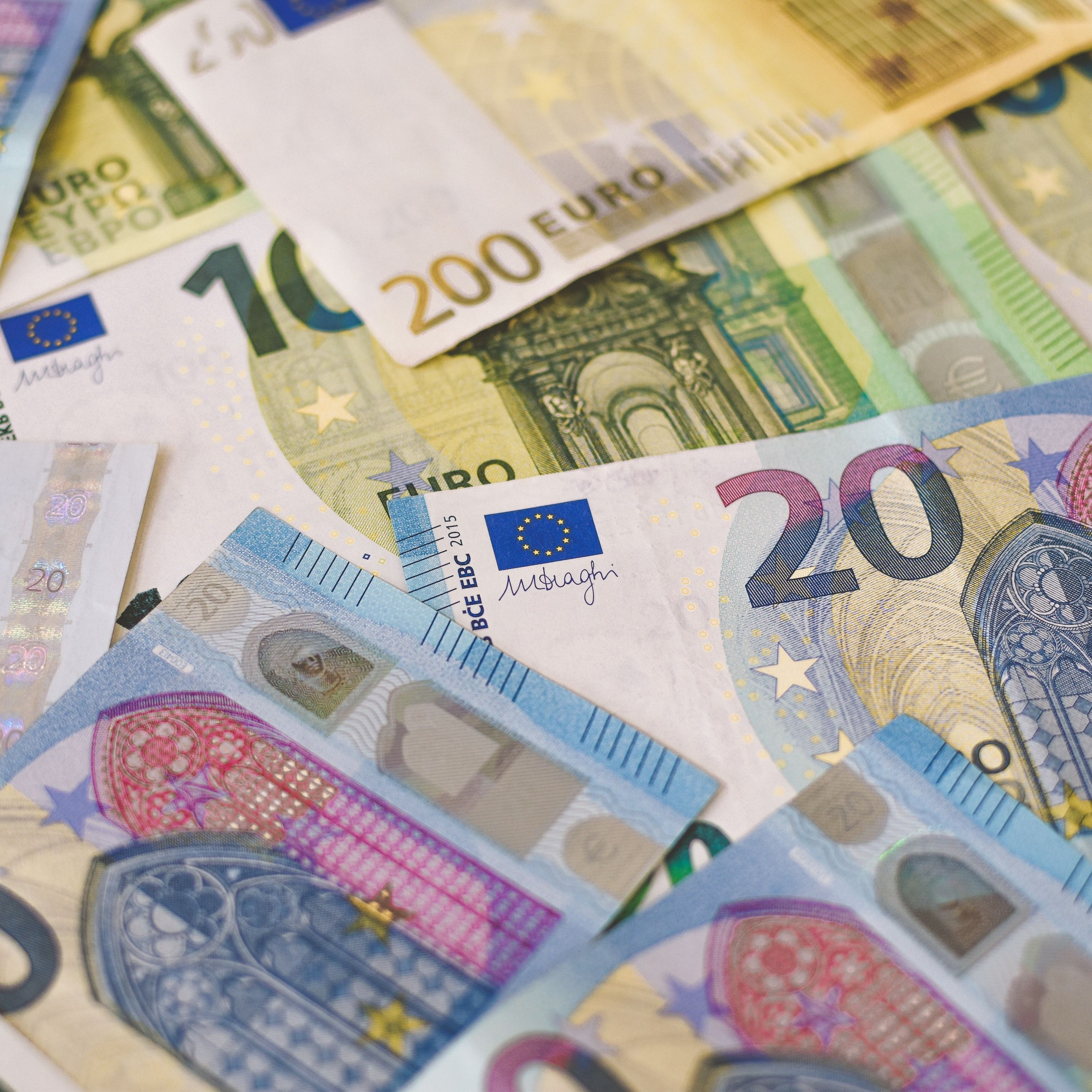 100 € auf Schrambinis Nacken