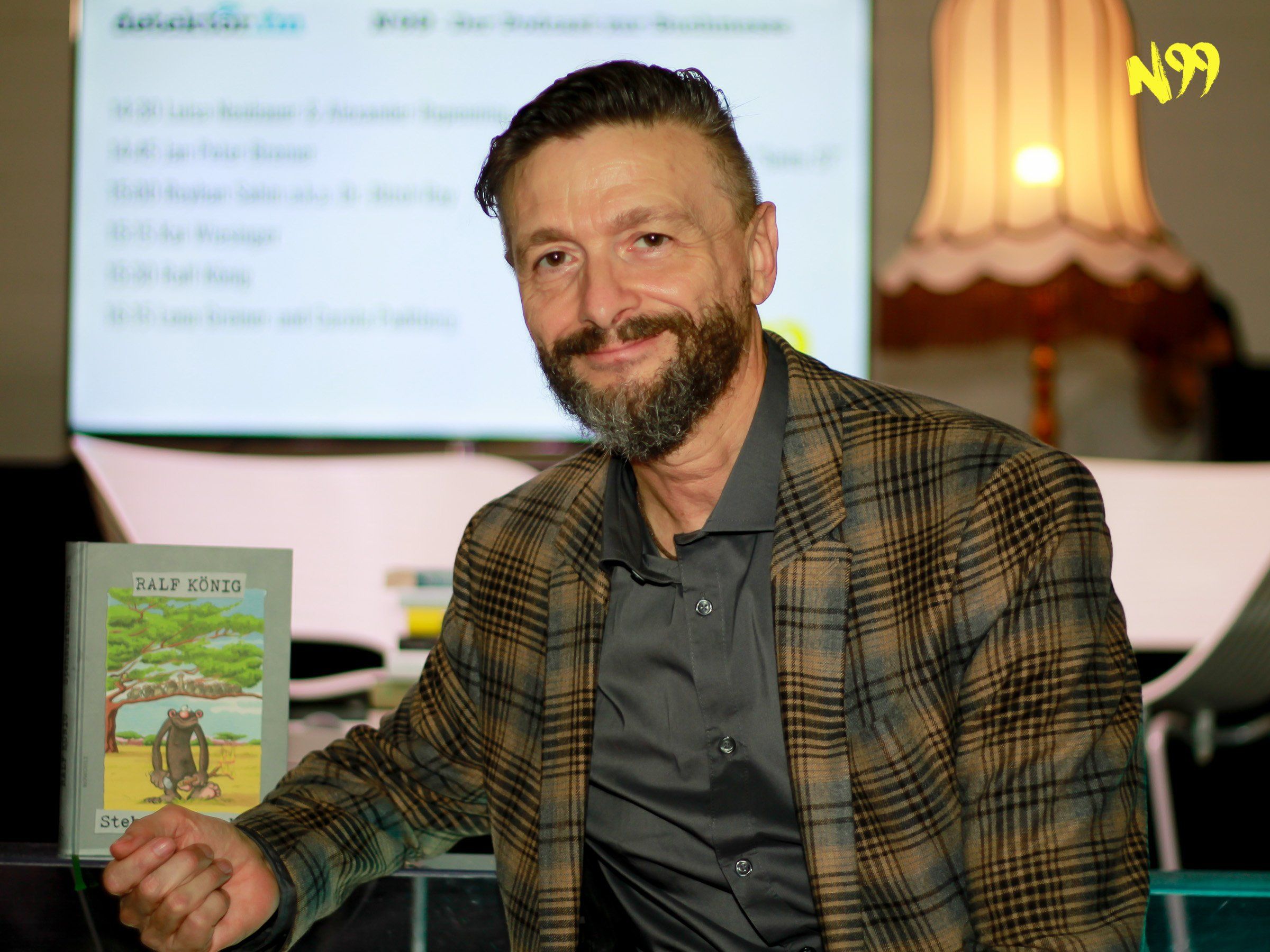N99 | Ralf König über Comics und Prüderie - "Ich wollte ganz behaarte Männchen zeichnen"