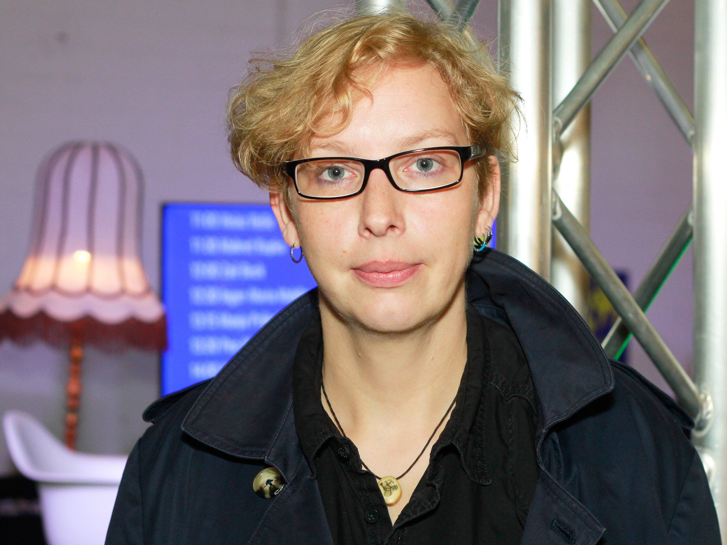 N99 | Manja Präkels über aufgebrochene Wunden, prügelnde Nazis und Gauland - "Man hätte es ganz sicher besser machen können!"
