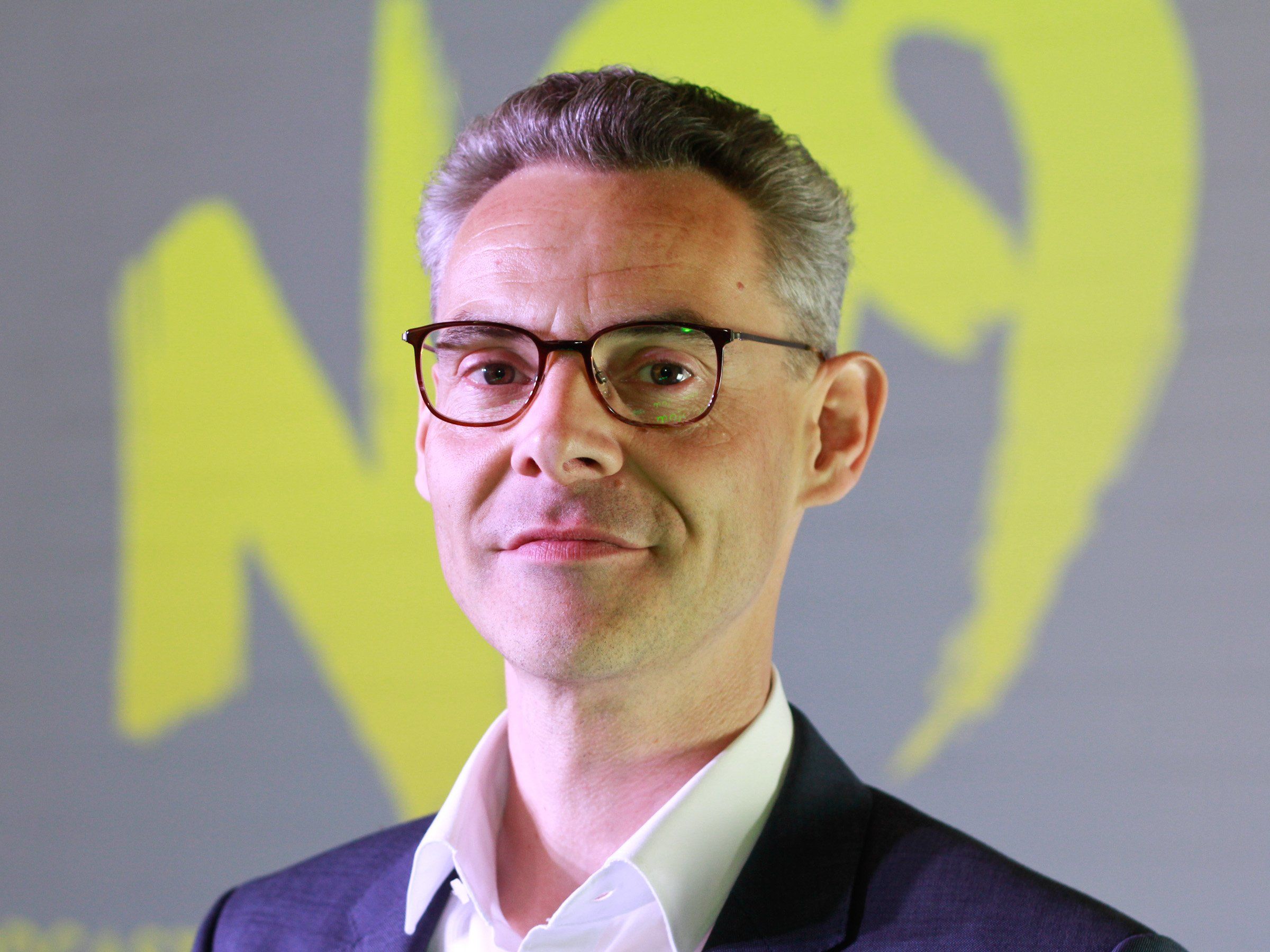 N99 | Christian Torkler über Flucht und Postkolonialismus - "Das alles passiert jeden Tag – nur nicht uns"