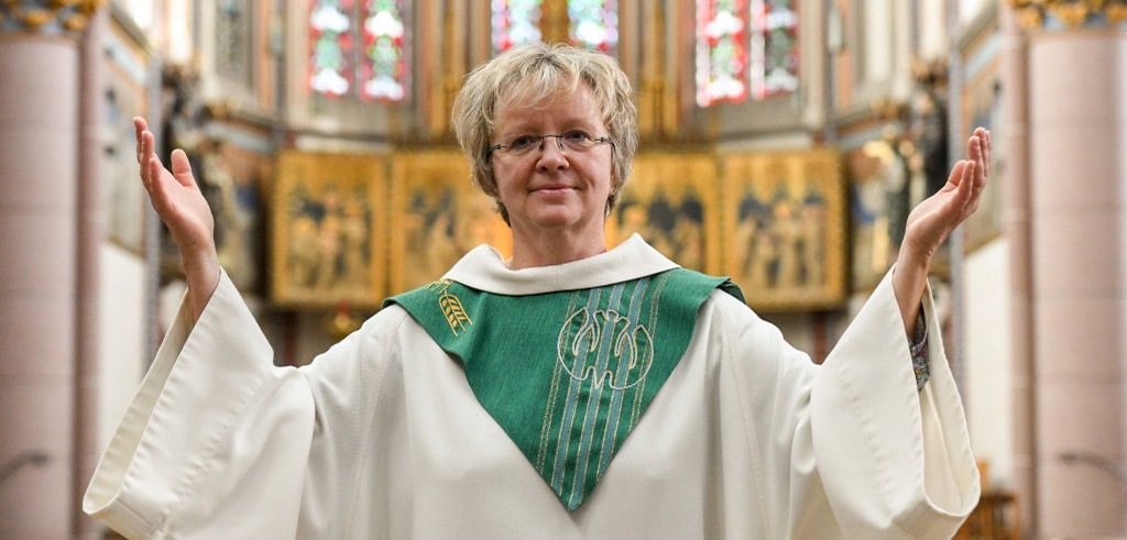 Frauen sind Mütter. Männer sind Priester