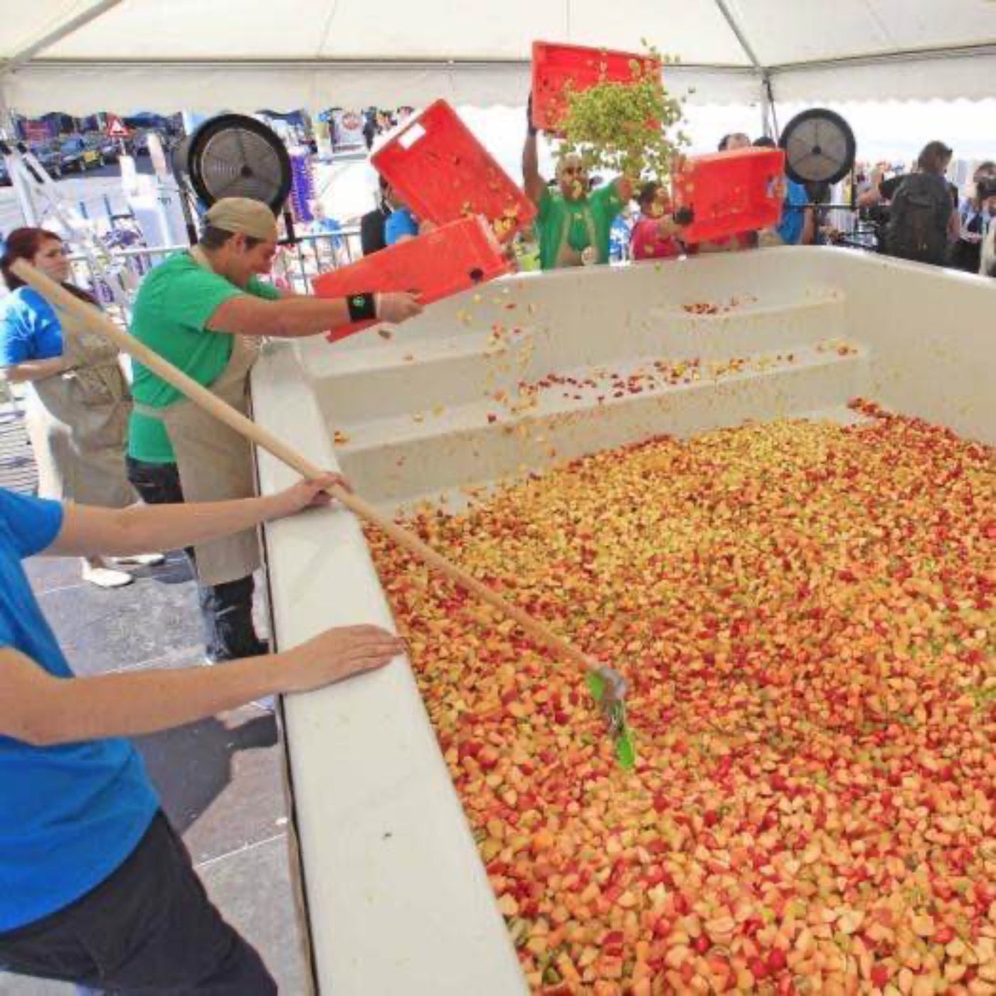 Der größte Obstsalat der Welt und die Berliner Hitzekarte