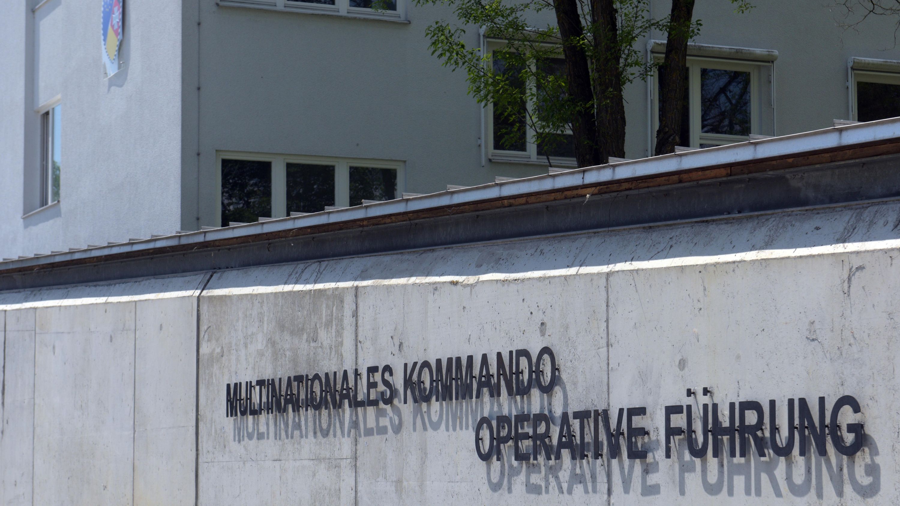 Ulmer Nato-Hauptquartier feiert Vollbetrieb: Friedensbewegung protestiert