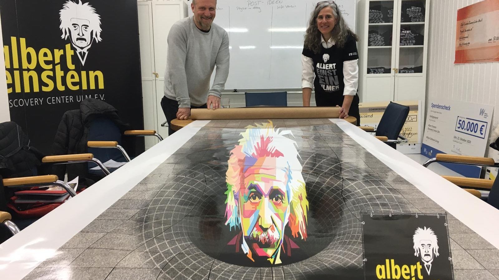 Happy Birthday Albert Einstein: Schwarzes Loch auf dem Ulmer Münsterplatz!