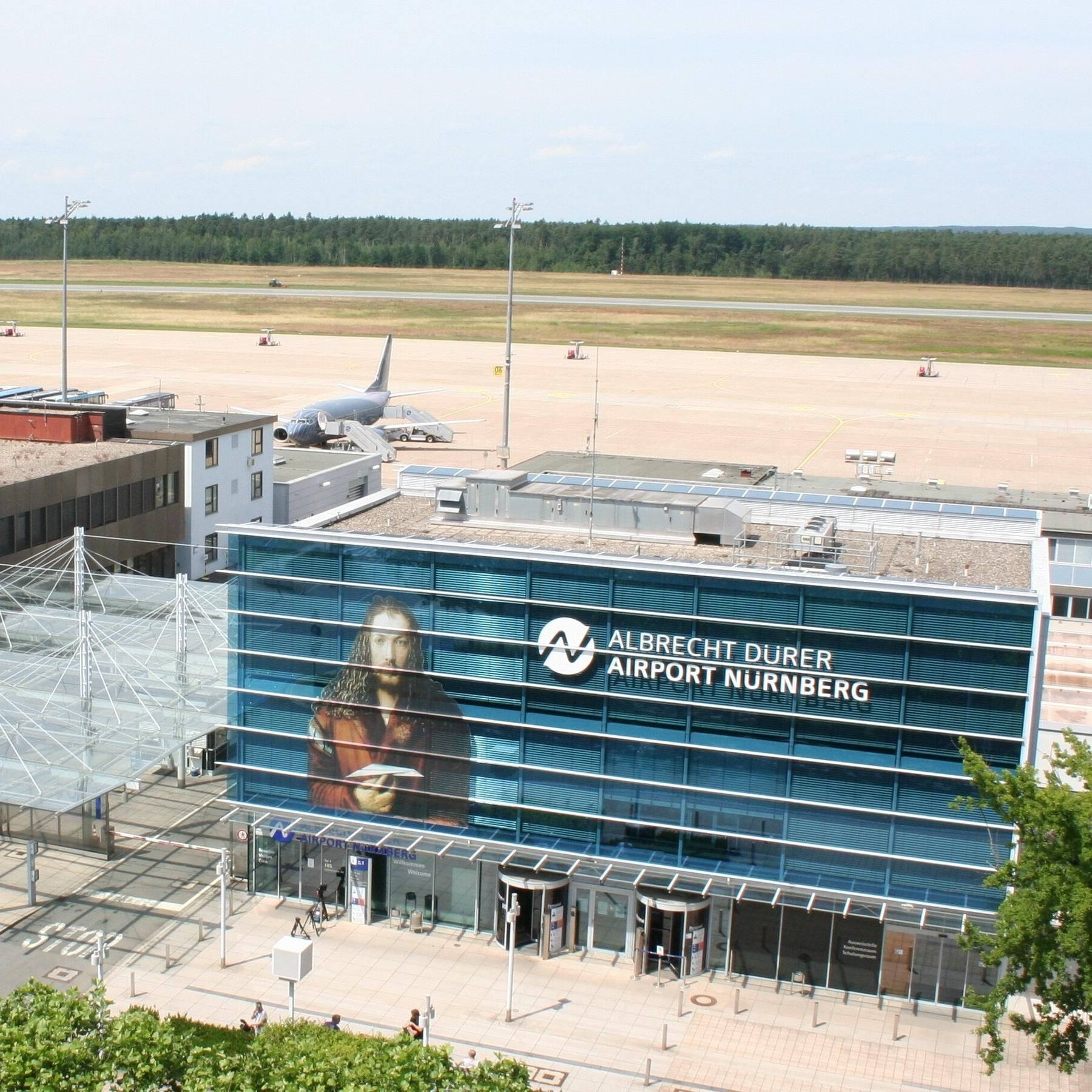 Kleinstadt mit Startbahn - Hinter den Kulissen des Nürnberger Flughafens